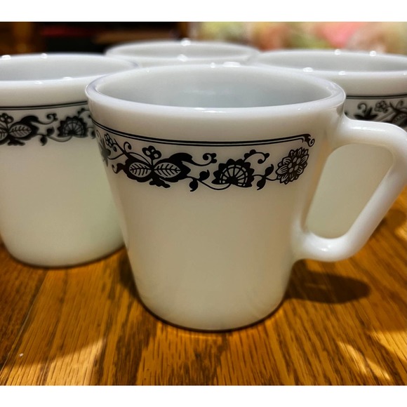 PYREX Old Town Blue Onion MUGS CUPS  Set of 4 - Picture 1 of 5